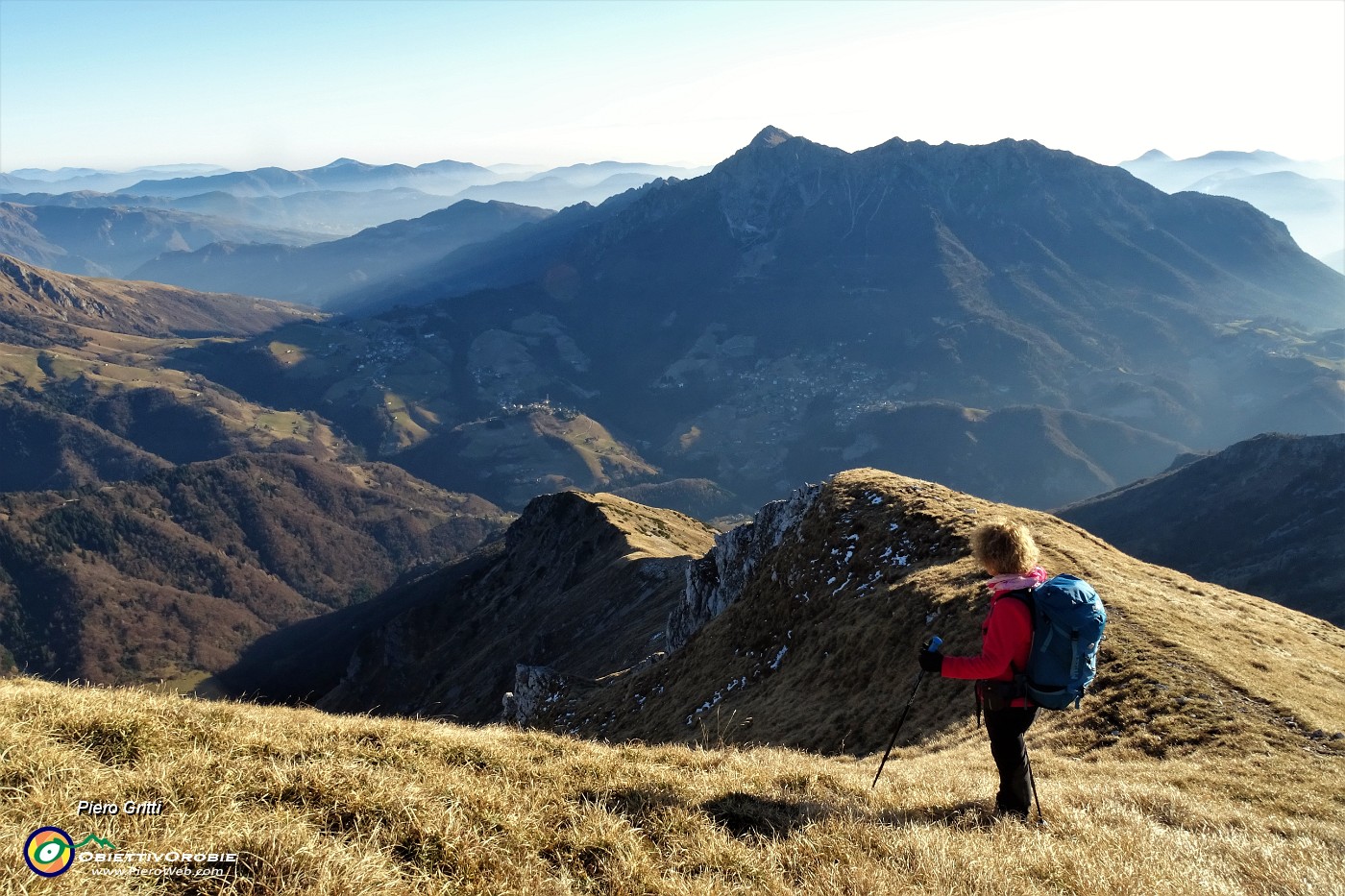 75 Vista sulla cresta del Monte Arale, che intendiamo scendere.JPG